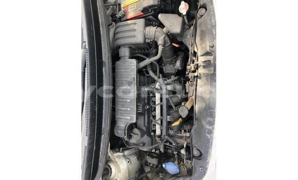 Acheter Import Voiture Kia Carens Blanc à Import - Dubai, État d'Al Jazirah Acheter Import Voiture Kia Carens Blanc à Import - Dubai, État d'Al Jazirah