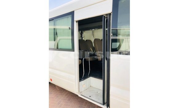 Acheter Import Voiture Toyota Coaster Blanc à Import - Dubai, État d'Al Jazirah Acheter Import Voiture Toyota Coaster Blanc à Import - Dubai, État d'Al Jazirah