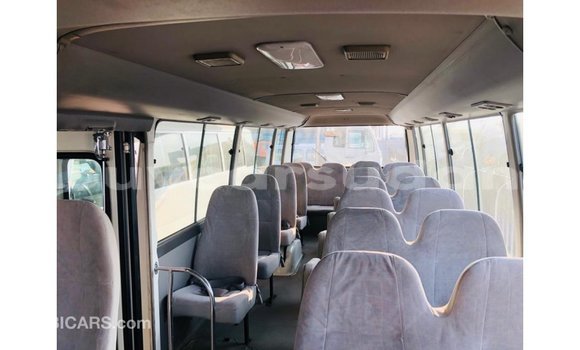 Acheter Import Voiture Toyota Coaster Blanc à Import - Dubai, État d'Al Jazirah Acheter Import Voiture Toyota Coaster Blanc à Import - Dubai, État d'Al Jazirah