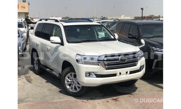 Acheter Import Voiture Toyota Land Cruiser Blanc à Import - Dubai, État d'Al Jazirah Acheter Import Voiture Toyota Land Cruiser Blanc à Import - Dubai, État d'Al Jazirah