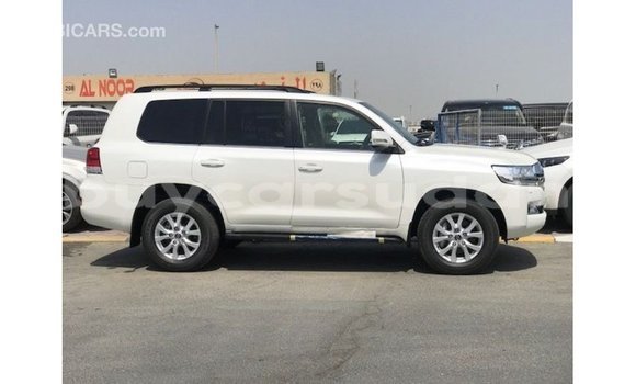 Acheter Import Voiture Toyota Land Cruiser Blanc à Import - Dubai, État d'Al Jazirah Acheter Import Voiture Toyota Land Cruiser Blanc à Import - Dubai, État d'Al Jazirah