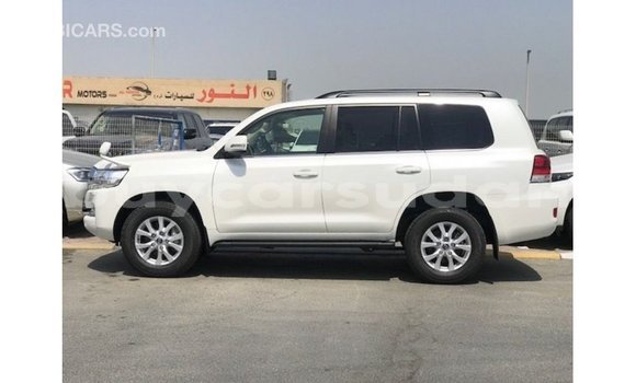 Acheter Import Voiture Toyota Land Cruiser Blanc à Import - Dubai, État d'Al Jazirah Acheter Import Voiture Toyota Land Cruiser Blanc à Import - Dubai, État d'Al Jazirah