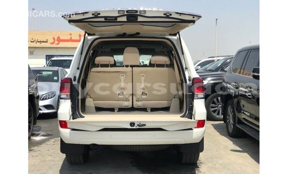 Acheter Import Voiture Toyota Land Cruiser Blanc à Import - Dubai, État d'Al Jazirah Acheter Import Voiture Toyota Land Cruiser Blanc à Import - Dubai, État d'Al Jazirah