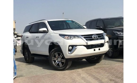 Acheter Import Voiture Toyota Fortuner Blanc à Import - Dubai, État d'Al Jazirah