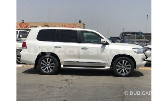 Buy Import Toyota Land Cruiser White Car in Import - Dubai in Al Jazirah State Buy Import Toyota Land Cruiser White Car in Import - Dubai in Al Jazirah State
