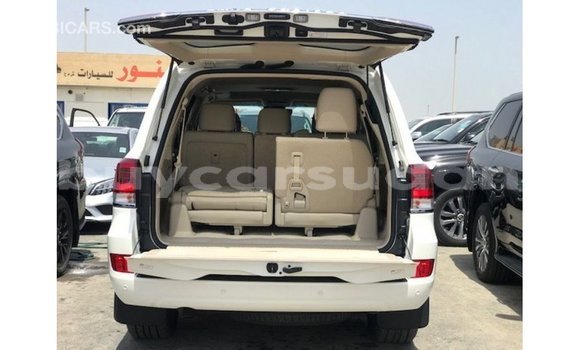 Buy Import Toyota Land Cruiser White Car in Import - Dubai in Al Jazirah State Buy Import Toyota Land Cruiser White Car in Import - Dubai in Al Jazirah State