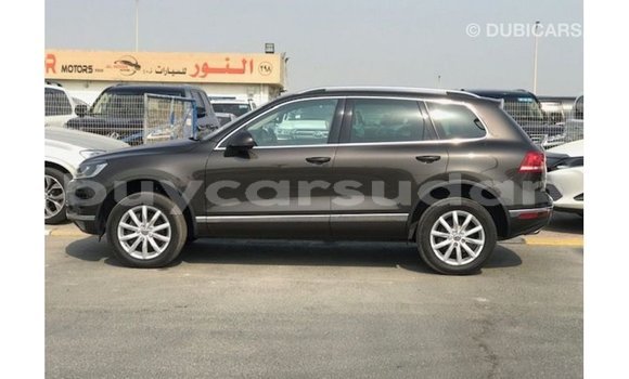 Acheter Import Voiture Volkswagen Touareg Marron à Import - Dubai, État d'Al Jazirah Acheter Import Voiture Volkswagen Touareg Marron à Import - Dubai, État d'Al Jazirah