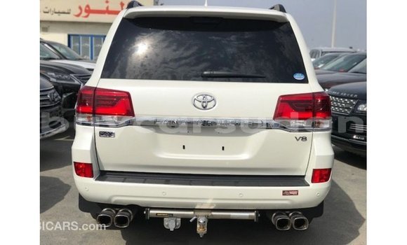 Acheter Import Voiture Toyota Land Cruiser Blanc à Import - Dubai, État d'Al Jazirah Acheter Import Voiture Toyota Land Cruiser Blanc à Import - Dubai, État d'Al Jazirah