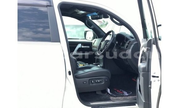 Acheter Import Voiture Toyota Land Cruiser Blanc à Import - Dubai, État d'Al Jazirah Acheter Import Voiture Toyota Land Cruiser Blanc à Import - Dubai, État d'Al Jazirah