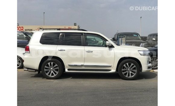 Acheter Import Voiture Toyota Land Cruiser Blanc à Import - Dubai, État d'Al Jazirah Acheter Import Voiture Toyota Land Cruiser Blanc à Import - Dubai, État d'Al Jazirah