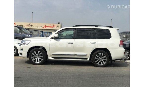 Acheter Import Voiture Toyota Land Cruiser Blanc à Import - Dubai, État d'Al Jazirah Acheter Import Voiture Toyota Land Cruiser Blanc à Import - Dubai, État d'Al Jazirah