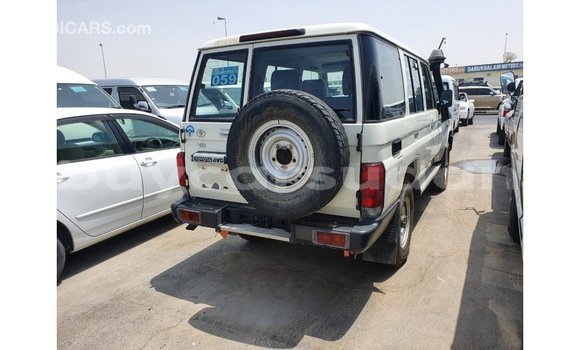Buy Import Toyota Land Cruiser White Car in Import - Dubai in Al Jazirah State Buy Import Toyota Land Cruiser White Car in Import - Dubai in Al Jazirah State