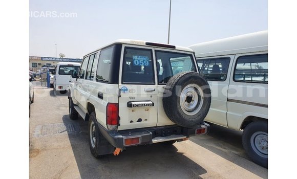 Buy Import Toyota Land Cruiser White Car in Import - Dubai in Al Jazirah State Buy Import Toyota Land Cruiser White Car in Import - Dubai in Al Jazirah State
