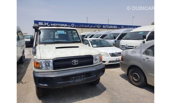 Buy Import Toyota Land Cruiser White Car in Import - Dubai in Al Jazirah State Buy Import Toyota Land Cruiser White Car in Import - Dubai in Al Jazirah State
