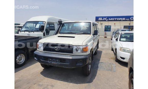 Buy Import Toyota Land Cruiser White Car in Import - Dubai in Al Jazirah State Buy Import Toyota Land Cruiser White Car in Import - Dubai in Al Jazirah State