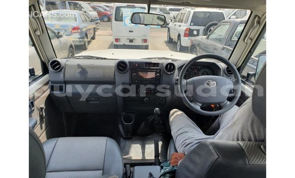 Buy Import Toyota Land Cruiser White Car in Import - Dubai in Al Jazirah State Buy Import Toyota Land Cruiser White Car in Import - Dubai in Al Jazirah State