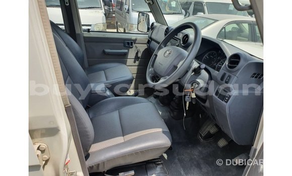 Buy Import Toyota Land Cruiser White Car in Import - Dubai in Al Jazirah State Buy Import Toyota Land Cruiser White Car in Import - Dubai in Al Jazirah State