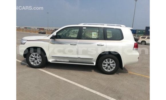 Buy Import Toyota Land Cruiser White Car in Import - Dubai in Al Jazirah State Buy Import Toyota Land Cruiser White Car in Import - Dubai in Al Jazirah State