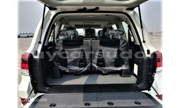 Buy Import Toyota Land Cruiser White Car in Import - Dubai in Al Jazirah State Buy Import Toyota Land Cruiser White Car in Import - Dubai in Al Jazirah State