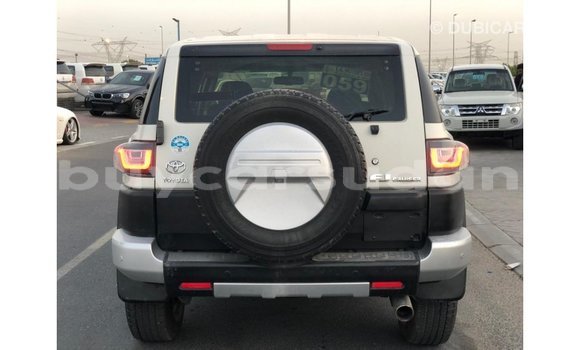 Acheter Import Voiture Toyota FJ Cruiser Blanc à Import - Dubai, État d'Al Jazirah Acheter Import Voiture Toyota FJ Cruiser Blanc à Import - Dubai, État d'Al Jazirah