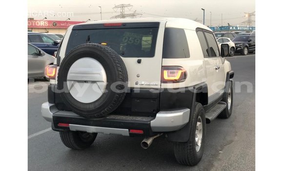 Acheter Import Voiture Toyota FJ Cruiser Blanc à Import - Dubai, État d'Al Jazirah Acheter Import Voiture Toyota FJ Cruiser Blanc à Import - Dubai, État d'Al Jazirah