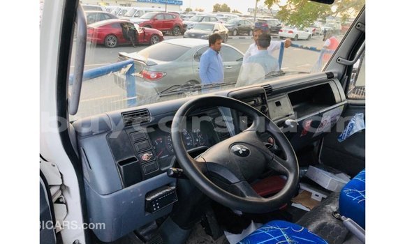 Acheter Import Voiture Mitsubishi Carisma Blanc à Import - Dubai, État d'Al Jazirah Acheter Import Voiture Mitsubishi Carisma Blanc à Import - Dubai, État d'Al Jazirah