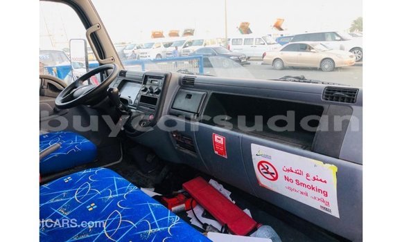 Acheter Import Voiture Mitsubishi Carisma Blanc à Import - Dubai, État d'Al Jazirah Acheter Import Voiture Mitsubishi Carisma Blanc à Import - Dubai, État d'Al Jazirah