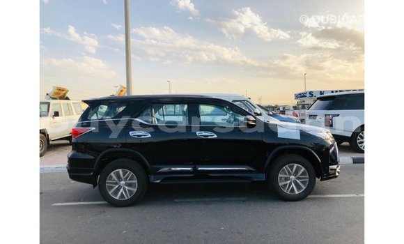 Acheter Import Voiture Toyota Fortuner Noir à Import - Dubai, État d'Al Jazirah Acheter Import Voiture Toyota Fortuner Noir à Import - Dubai, État d'Al Jazirah