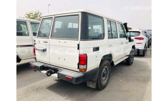 Buy Import Toyota Land Cruiser White Car in Import - Dubai in Al Jazirah State Buy Import Toyota Land Cruiser White Car in Import - Dubai in Al Jazirah State