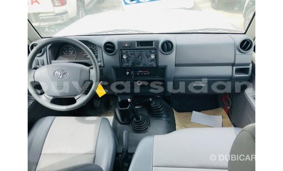 Buy Import Toyota Land Cruiser White Car in Import - Dubai in Al Jazirah State Buy Import Toyota Land Cruiser White Car in Import - Dubai in Al Jazirah State