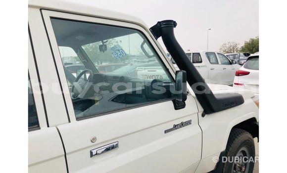 Buy Import Toyota Land Cruiser White Car in Import - Dubai in Al Jazirah State Buy Import Toyota Land Cruiser White Car in Import - Dubai in Al Jazirah State