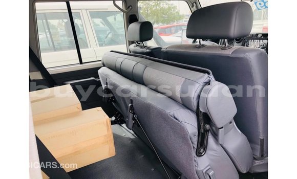 Buy Import Toyota Land Cruiser White Car in Import - Dubai in Al Jazirah State Buy Import Toyota Land Cruiser White Car in Import - Dubai in Al Jazirah State