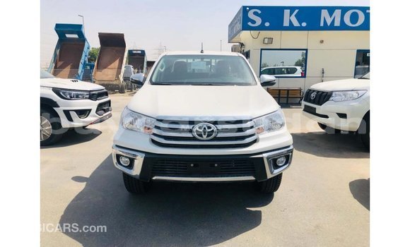 Acheter Import Voiture Toyota Hilux Blanc à Import - Dubai, État d'Al Jazirah Acheter Import Voiture Toyota Hilux Blanc à Import - Dubai, État d'Al Jazirah