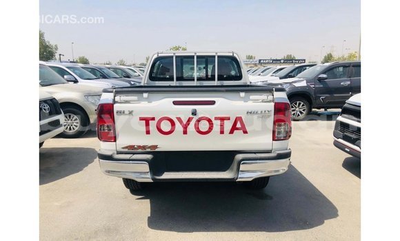 Acheter Import Voiture Toyota Hilux Blanc à Import - Dubai, État d'Al Jazirah Acheter Import Voiture Toyota Hilux Blanc à Import - Dubai, État d'Al Jazirah