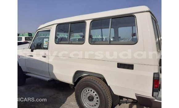 Buy Import Toyota Land Cruiser White Car in Import - Dubai in Al Jazirah State Buy Import Toyota Land Cruiser White Car in Import - Dubai in Al Jazirah State