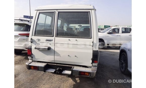 Buy Import Toyota Land Cruiser White Car in Import - Dubai in Al Jazirah State Buy Import Toyota Land Cruiser White Car in Import - Dubai in Al Jazirah State