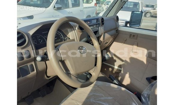 Buy Import Toyota Land Cruiser White Car in Import - Dubai in Al Jazirah State Buy Import Toyota Land Cruiser White Car in Import - Dubai in Al Jazirah State