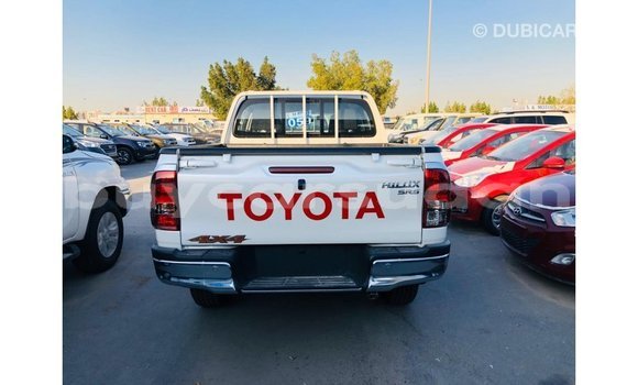 Acheter Import Voiture Toyota Hilux Blanc à Import - Dubai, État d'Al Jazirah Acheter Import Voiture Toyota Hilux Blanc à Import - Dubai, État d'Al Jazirah