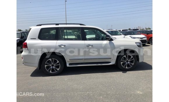 Buy Import Toyota Land Cruiser White Car in Import - Dubai in Al Jazirah State Buy Import Toyota Land Cruiser White Car in Import - Dubai in Al Jazirah State