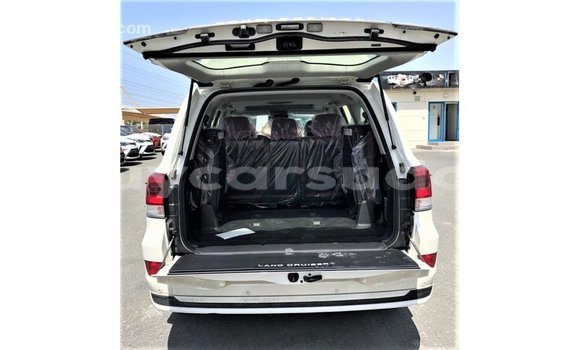 Buy Import Toyota Land Cruiser White Car in Import - Dubai in Al Jazirah State Buy Import Toyota Land Cruiser White Car in Import - Dubai in Al Jazirah State