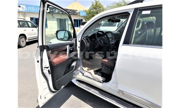 Buy Import Toyota Land Cruiser White Car in Import - Dubai in Al Jazirah State Buy Import Toyota Land Cruiser White Car in Import - Dubai in Al Jazirah State