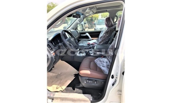 Buy Import Toyota Land Cruiser White Car in Import - Dubai in Al Jazirah State Buy Import Toyota Land Cruiser White Car in Import - Dubai in Al Jazirah State