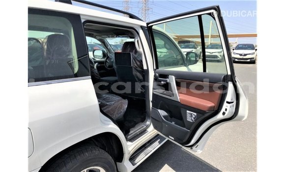 Buy Import Toyota Land Cruiser White Car in Import - Dubai in Al Jazirah State Buy Import Toyota Land Cruiser White Car in Import - Dubai in Al Jazirah State