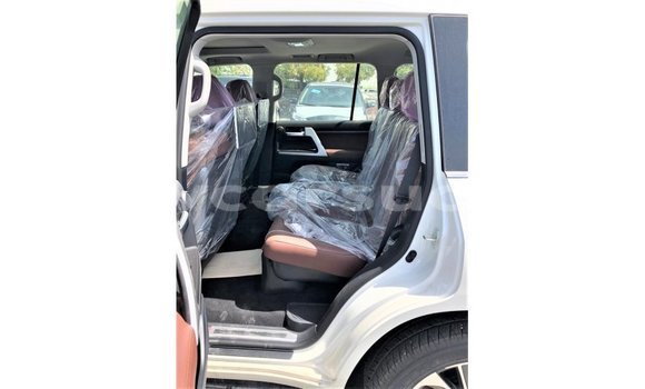 Buy Import Toyota Land Cruiser White Car in Import - Dubai in Al Jazirah State Buy Import Toyota Land Cruiser White Car in Import - Dubai in Al Jazirah State
