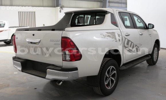 Buy Import Toyota Hilux White Car in Import - Dubai in Al Jazirah State Buy Import Toyota Hilux White Car in Import - Dubai in Al Jazirah State
