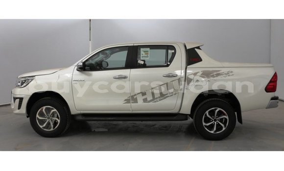 Buy Import Toyota Hilux White Car in Import - Dubai in Al Jazirah State Buy Import Toyota Hilux White Car in Import - Dubai in Al Jazirah State