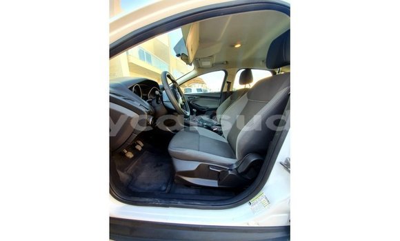 Acheter Import Voiture Ford Focus Blanc à Import - Dubai, État d'Al Jazirah Acheter Import Voiture Ford Focus Blanc à Import - Dubai, État d'Al Jazirah