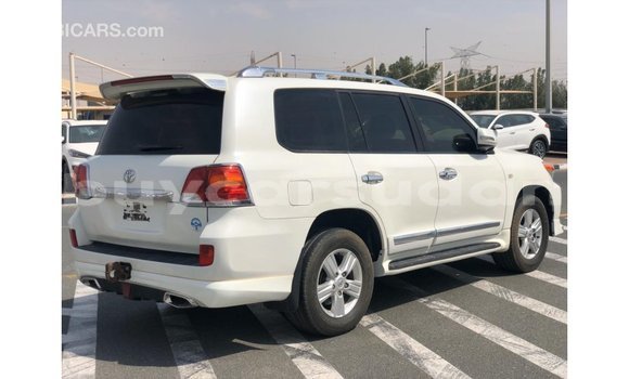 Buy Import Toyota Land Cruiser White Car in Import - Dubai in Al Jazirah State Buy Import Toyota Land Cruiser White Car in Import - Dubai in Al Jazirah State