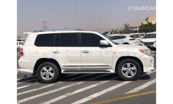 Buy Import Toyota Land Cruiser White Car in Import - Dubai in Al Jazirah State Buy Import Toyota Land Cruiser White Car in Import - Dubai in Al Jazirah State