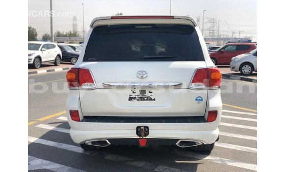 Buy Import Toyota Land Cruiser White Car in Import - Dubai in Al Jazirah State Buy Import Toyota Land Cruiser White Car in Import - Dubai in Al Jazirah State